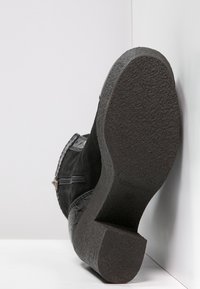 See by Chloé Botines de tacón - black