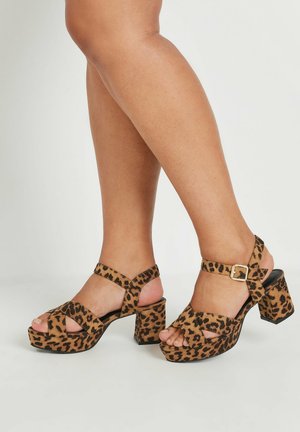 CROSS OVER IN WIDE FIT EXTRA  - Riemensandalette - brown