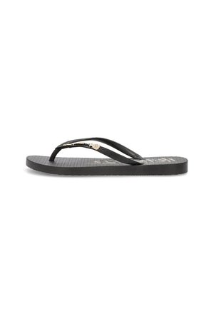 Chanclas negras con suela de goma texturizada, que cuentan con tiras finas y un acento decorativo plateado en una de las tiras.