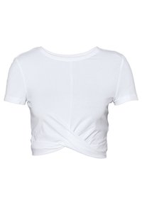 Hvid cropped t-shirt lavet af blødt materiale, med rund hals og tvistet frontdesign for ekstra detalje. Korte ærmer fuldender looket.