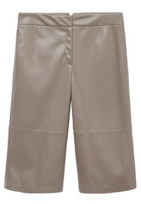 Pantaloncini culotte in ecopelle marrone con una texture liscia, vita media e taglio a gamba larga. Nessuna chiusura o tasche visibili.