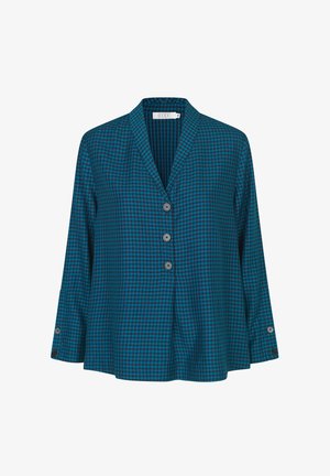 Camisa de cuadros en azul azuloso y negro, con cuello de chal y cinco botones. Manga larga con detalles de botón en los puños. Textura de tejido suave.