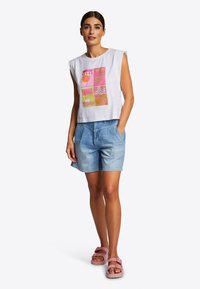 Rich & Royal MIT PLATZIERTEM PRINT - Top - white