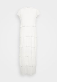 Vestido branco em camadas, feito de um tecido texturizado. Apresenta um decote redondo e mangas curtas em babados, com camadas fluidas e uma bainha ligeiramente assimétrica.