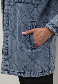 Kaffe Abrigo corto - light-blue denim