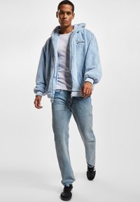 Karl Kani METAL SIGNATURE OS FUR FULL ZIP - Fleecejakke - lightblue