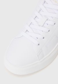 Tommy Hilfiger CHIC - Sportbačiai - white