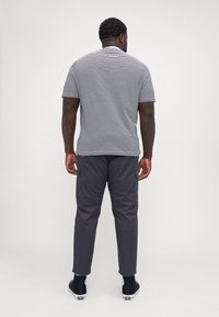 Tommy Hilfiger ESSENTIAL SOLID TEE - Basic T-shirt - white/desert sky