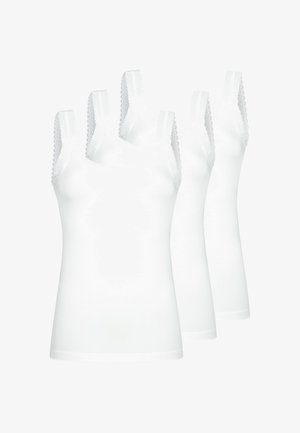 Trois débardeurs blancs sans manches avec des bretelles bordées de dentelle, disposés en rangée décalée.