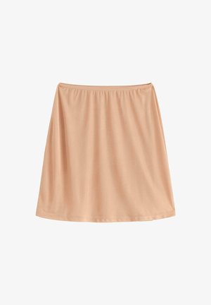Beige knælang nederdel lavet af glat, strækbart materiale med elastisk talje og en enkel A-form. Ingen mønstre eller detaljer.