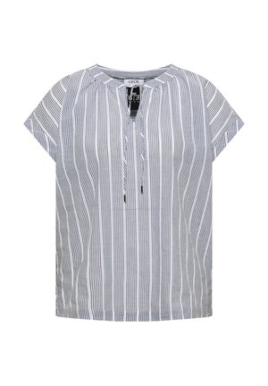 Blouse blanche à manches courtes avec fines rayures noires verticales, encolure ronde avec fente devant et liens à nouer.