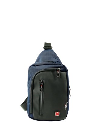 Slingrugzak in marineblauw en zwart materiaal. Beschikt over een hoofdcompartiment met rits en een voorvak. Accentueert met een logopatch.