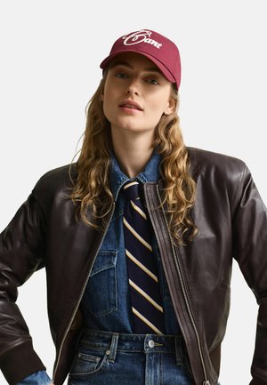 GANT, GANT GRAPHIC CAP - Casquette - deep grape wine