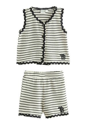 Ärmelloses Top mit Knöpfen und Shorts-Set, weißer Strickstoff mit schwarzen horizontalen Streifen und wellenförmigen Kanten, schwarzes Logodetail am Saum.