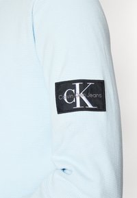 Calvin Klein Jeans BADGE TEE - Topper langermet - keepsake blue
