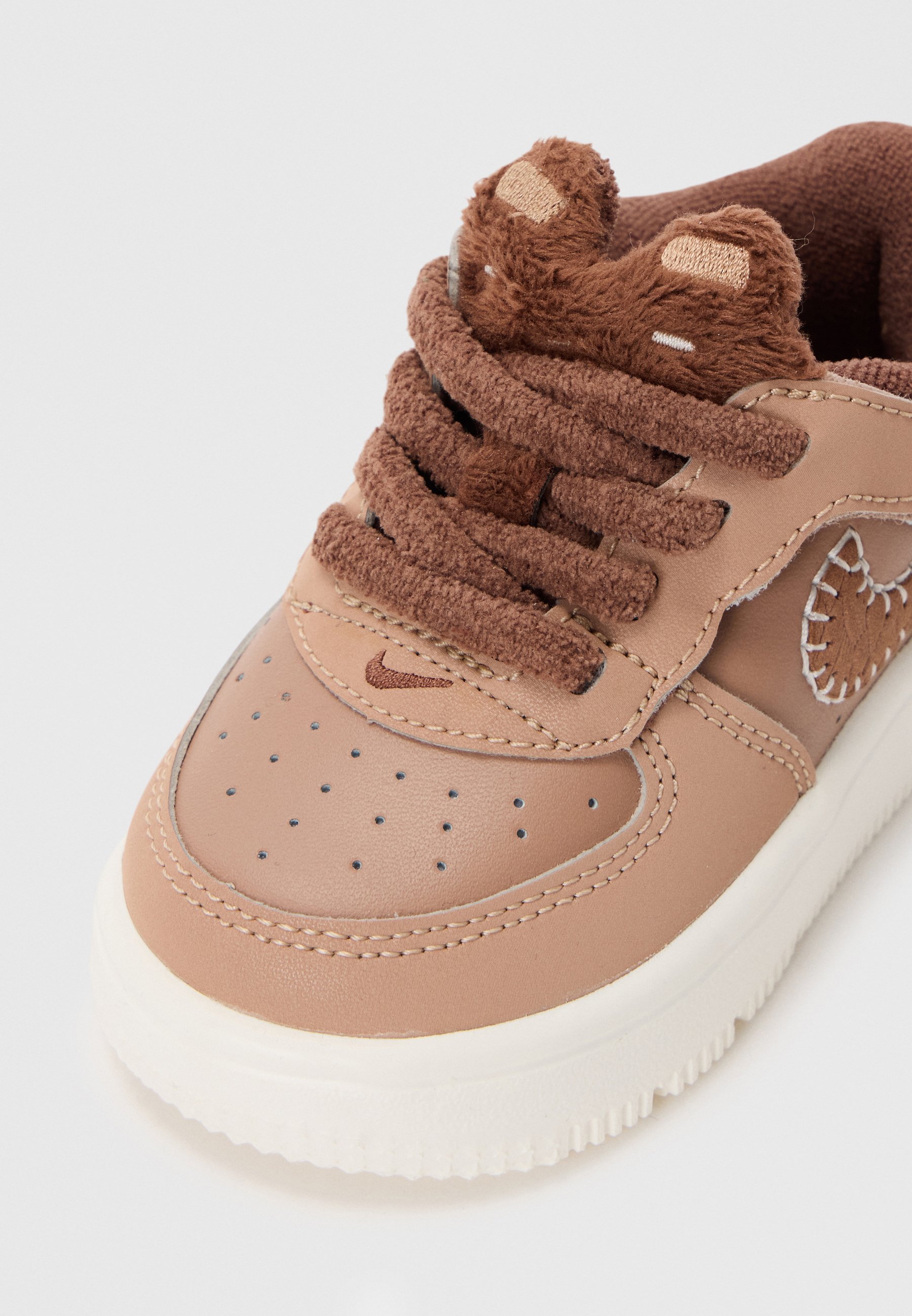 nike sportswear desert dust