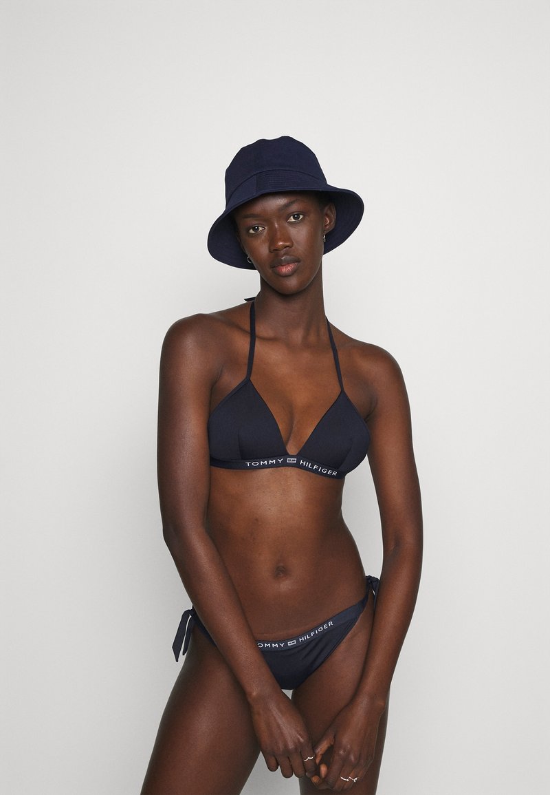 Core solid logo triangle tommy hilfiger Clearance