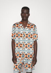 Heathe PRINTED SHIRT SET - Kratke hlače - tribal