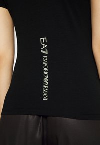 EA7 Emporio Armani Triko s potiskem - black/gold