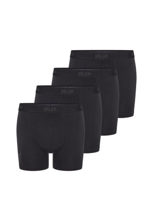 Vier paar zwarte herenslipboxers met elastische taillebanden, gerangschikt in een trapvormige rij op een witte achtergrond.