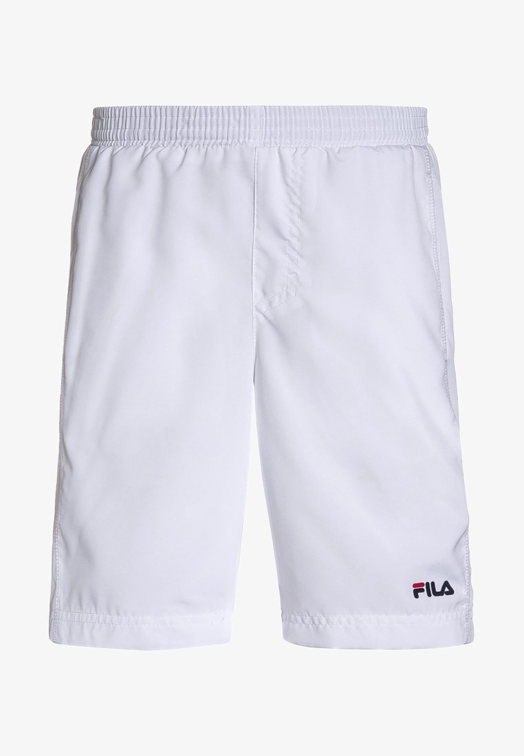 Pantalones cortos deportivos blancos hasta la rodilla con cinturilla elástica y pequeño logo de FILA en la parte inferior de la pierna derecha.