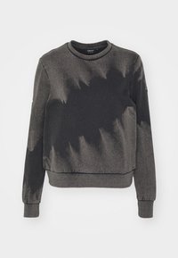 Felpa grigia scura con maniche lunghe, scollo rotondo e motivo tie-dye. Realizzata in un morbido tessuto testurizzato con polsini a coste.