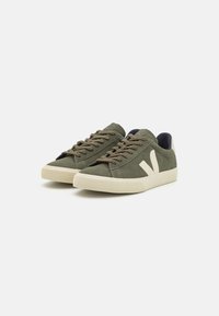 Veja CAMPO BOLD - Sportcipő - mud/pierre