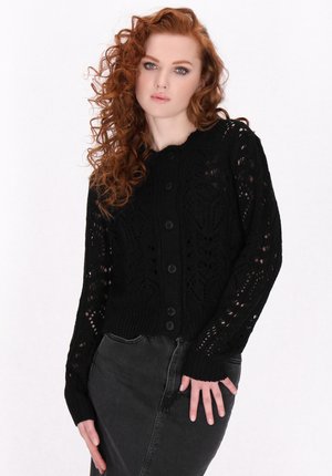 Zwarte gebreide cardigan met een gestructureerd patroon en knopen aan de voorkant. Lange mouwen hebben een kanten ontwerp.
