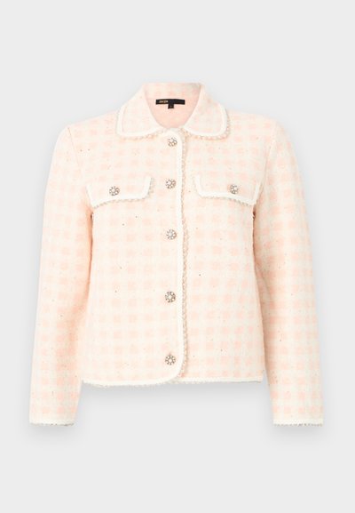 Rosa Tweed-Jacke mit kariertem Muster, Perlenknopfverschlüssen, vier Taschen und einem weißen Besatz entlang des Kragens und der Kanten.