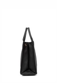Borsa a tracolla in pelle nera con finitura testurizzata, dotata di due manici robusti e chiusura magnetica in cima. Compatta e dalla forma decisa.