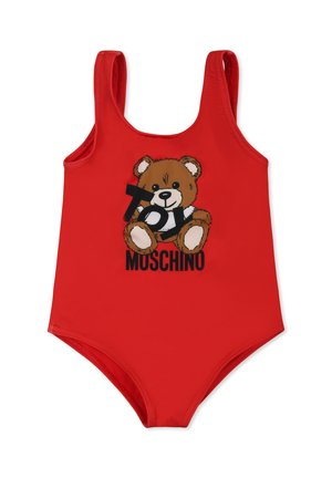 Costume da bagno intero rosso realizzato in tessuto morbido, con una stampa di un orsetto dei cartoni e il testo "Toy Moschino" in nero sotto il design dell'orsetto.