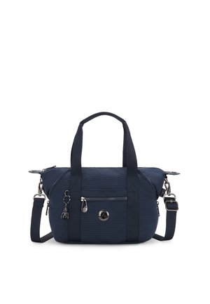 Borsa a mano in tessuto blu navy con doppi manici superiori, tracolla regolabile, finitura testurizzata, tasca anteriore con zip e dettaglio decorativo a charm.