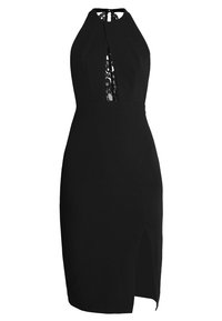 Svart figursydd klänning med halterneck, utrustad med en spetsinlägg och en fram slit för rörelsefrihet. Tillverkad av ett mjukt, stretchigt tyg.