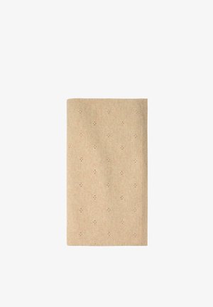 Beige gebreide rechthoekige sjaal met kleine, gelijkmatig verspreide ooglet bloemmotieven en een geribbelde rand aan één kant.
