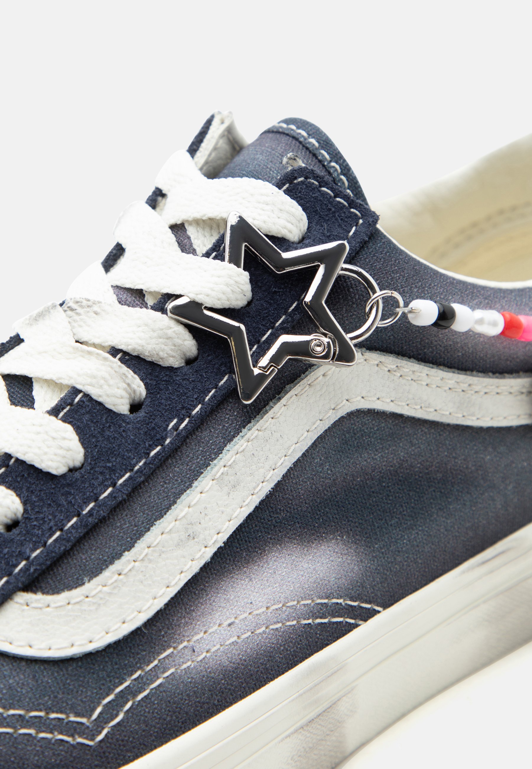 Vans TRAVIS BARKER OLD SKOOL UNISEX - Skate shoes - distressed