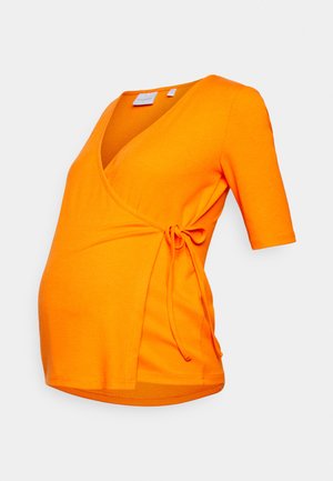 MAMALICIOUS MLALAIA WRAP TOP - Tricou cu imprimeu - mandarin orange