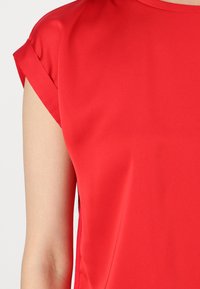 VILA VIELLETTE - Jednoduché tričko - racing red