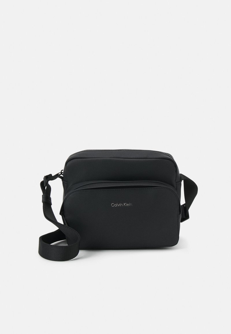 Calvin Klein MUST CAMERA BAG UNISEX Across body bag black Zalando