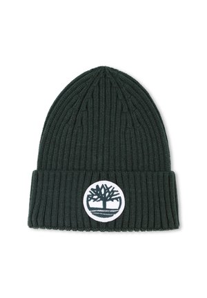 Bonnet côtelé vert foncé avec un revers. Présente un patch circulaire blanc avec un logo d'arbre à l'avant. Texture en tricot douce.