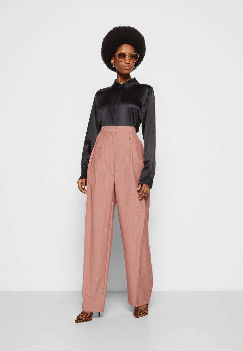 Damen Bekleidung | Victoria Beckham DOUBLE PLEAT SLOUCH TROUSER Stoffhose peach melange/pink - NK49715 Damen Bekleidung | Victoria Beckham DOUBLE PLEAT SLOUCH TROUSER Stoffhose peach melange/pink - NK49715