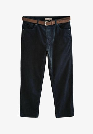 Pantalon en velours côtelé bleu foncé avec une coupe droite. Comprend une ceinture en cuir marron avec une boucle argentée et des poches avant. Tissu texturé.