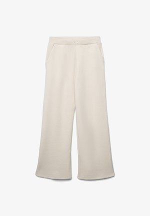 Beżowe spodnie w szerokim kroju wykonane z miękkiego materiału, z elastycznym paskiem w talii, dwiema kieszeniami bocznymi i gładką teksturą.