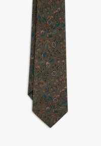 Corbata de seda con estampado floral en verde oscuro con acentos en rosa, azul y beige. Tejido texturizado con punta y diseño detallado en toda la superficie.