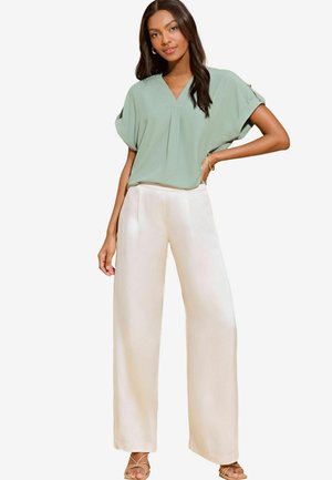 Lipsy UTILITY V-NECK SHORT ROLL SLEEVE - Blůza - ecalyptus