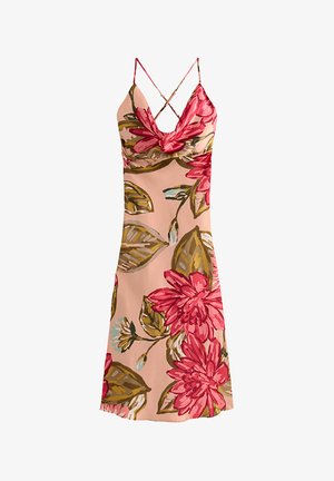 Vestido sin mangas rosa con flores grandes rojas, hojas verdes y delgadas tiras cruzadas en la espalda.