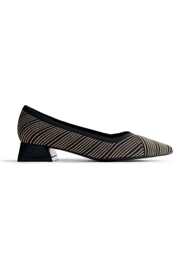 Chaussure plate à bout pointu avec petit talon carré, dotée d'un dessus en tissu rayé noir et beige en diagonale et d'un talon noir.