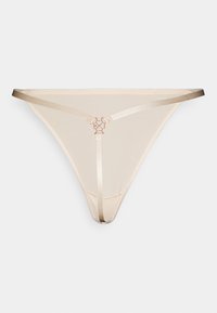 Tanga bege com tecido transparente, detalhes em cetim e um elemento decorativo na parte de trás. Alças finas e um design minimalista.