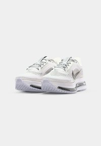 Nike Performance PEGASUS PREMIUM - Tenisice za cestovno trčanje - white/metallic silver