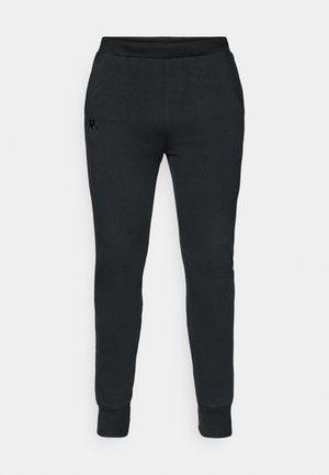 Schwarze Sweatpants mit tapered Design, elastischem Bund, gerippten Bündchen und kleinem Logo auf der linken Hüfte. Weicher Stoff.