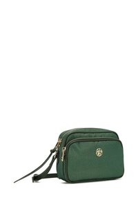Borsa a tracolla verde con texture, cerniere e logo dorati, dotata di due scomparti e tracolla regolabile. Materiale morbido con finitura pattern.